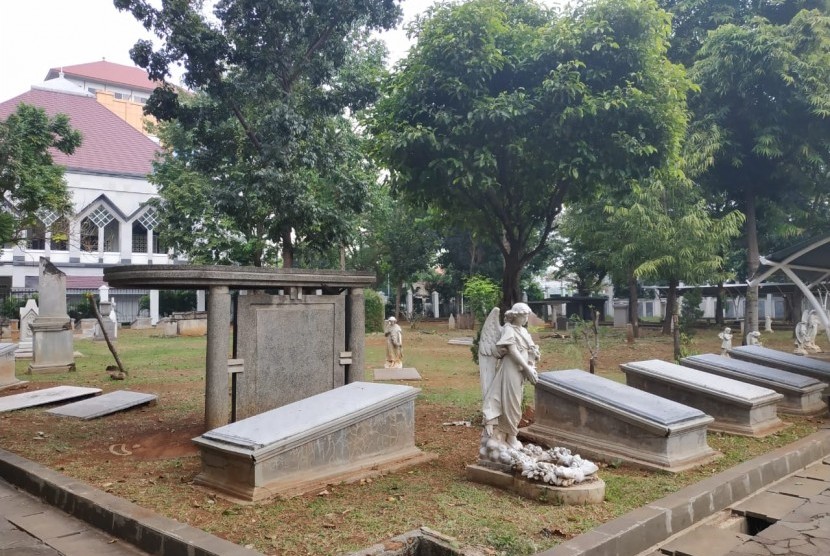 Batu nisan | Foto: Republika