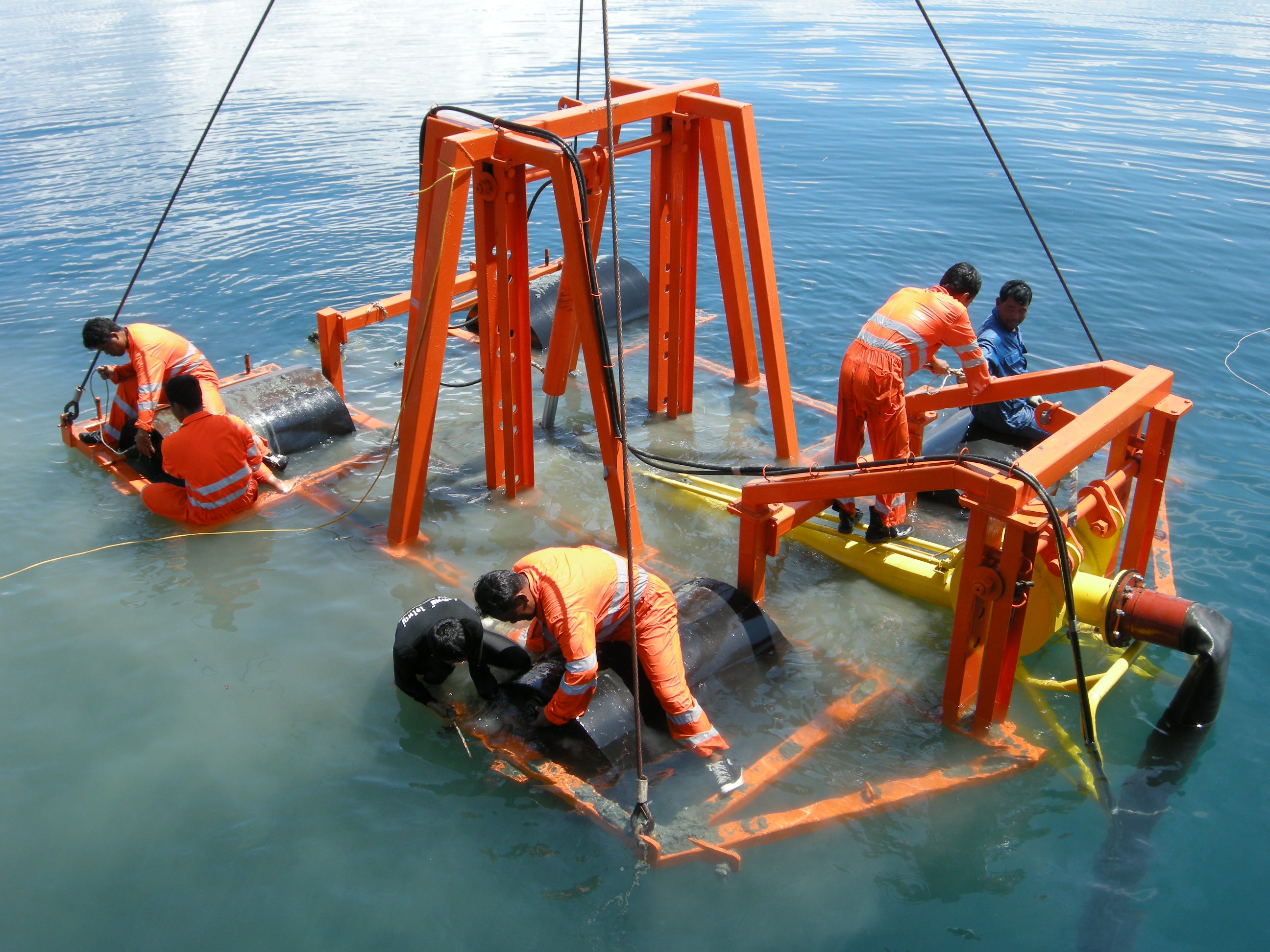 Ilustrasi proses pemasangan kabel bawah laut