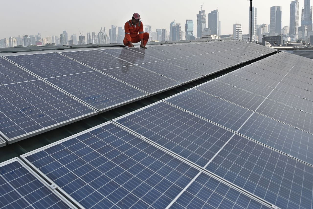 Pembangkit Listrik Tenaga Surya (PLTS) | Foto: Antara