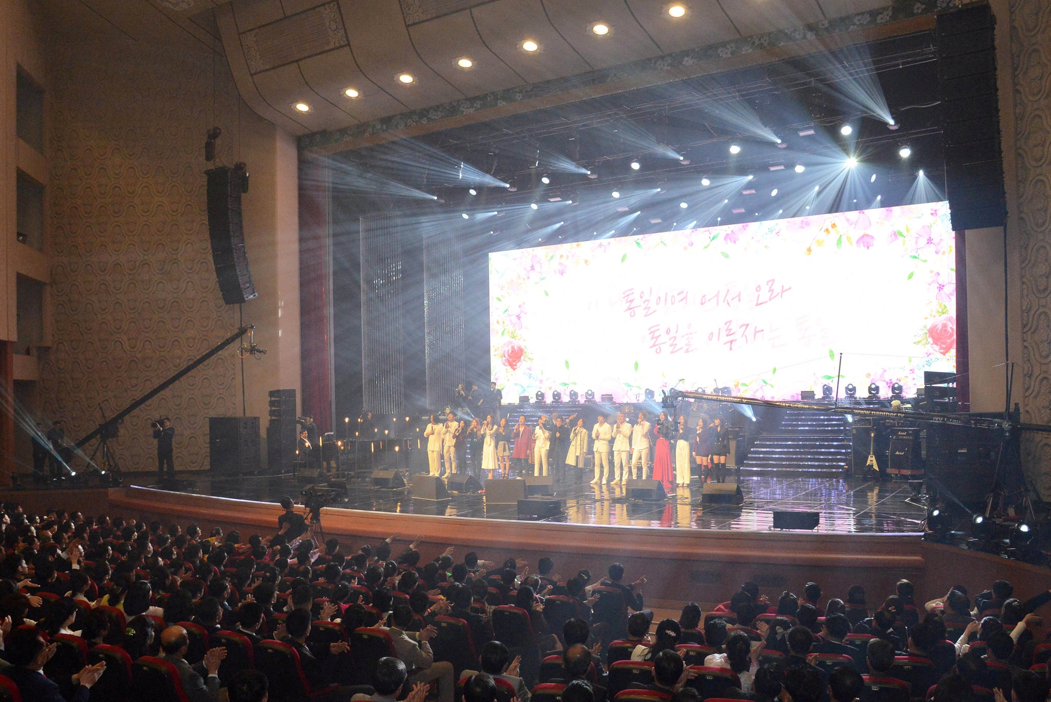 Pertujukan Kpop di Pyongyang, Korut. Historik | Korea Central News Agency