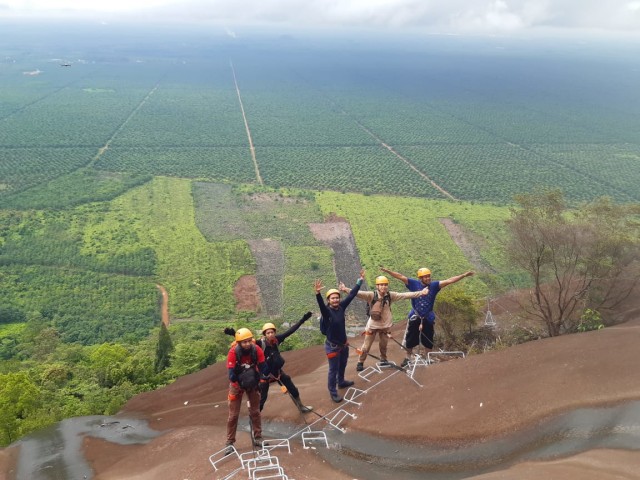 Jalur pendakian via Feratta Gunung Kelam