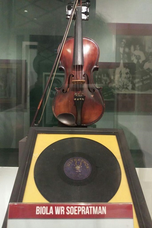 Biola W.R. Soepratman, salah satu koleksi Museum Sumpah Pemuda