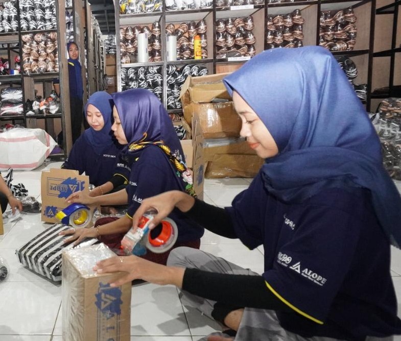 Para srikandi pekerja Alope | Firman Faiki