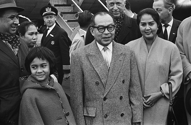 Hatta dengan istri (Commons Wikimedia)