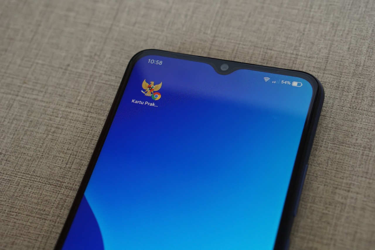 Kartu Prakerja adalah salah satu program yang dikeluarkan oleh pemerintah untuk meningkatkan keterampilan | Foto : ShutterStock/mourizativa