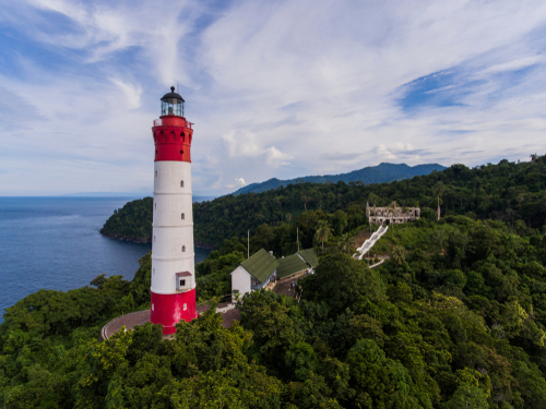 Mercusuar Willem Toren III (Shutterstock: Hendra Murdani)