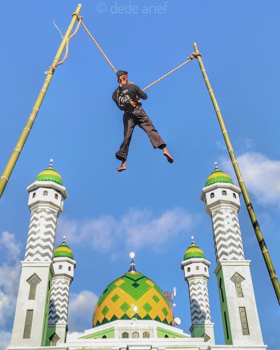 Lais Pancawarna Medal Panglipur