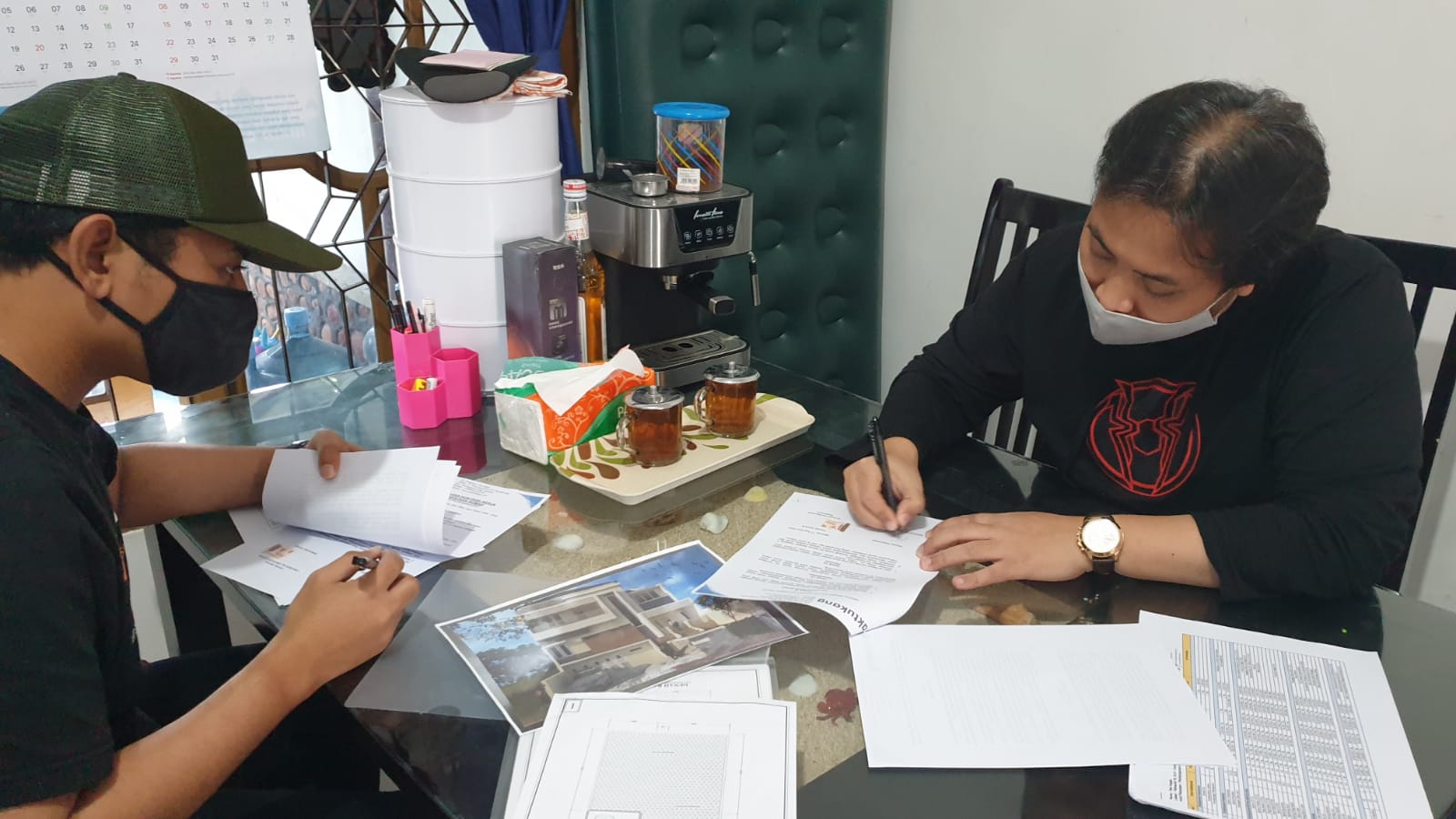 Diskusi pembahasan RAB paktukang | Dokumentasi pribadi Rozaqul Anam