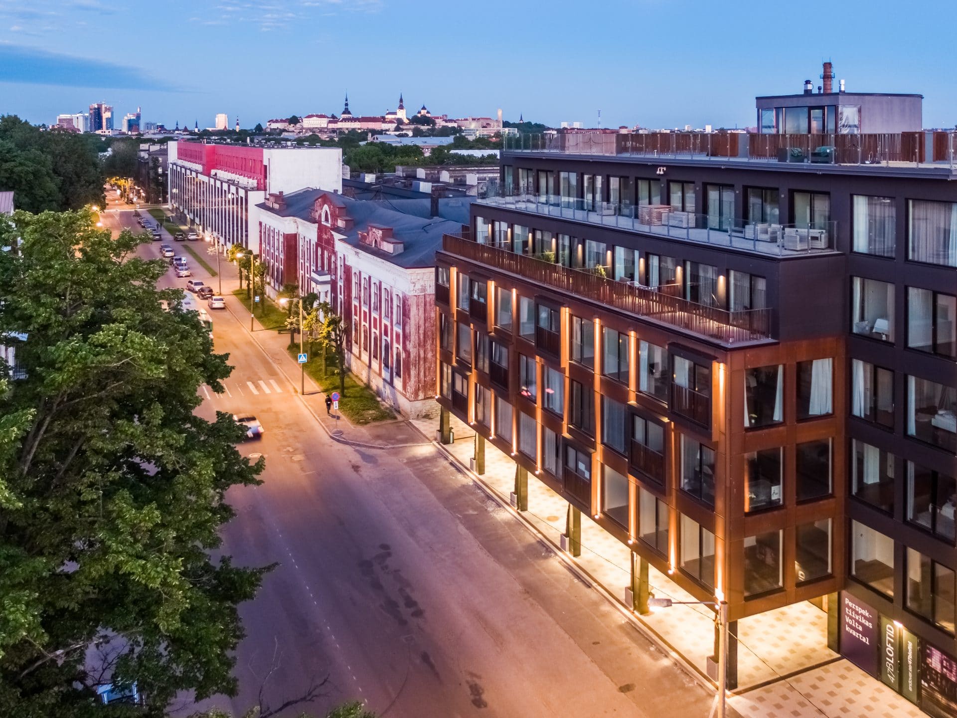 Bekas pabrik Soviet yang diprivatisasi dan dalam banyak kasus, tidak beroperasi lagi setelahnya. Pabrik Volta di jalan Tööstuse Tallinn pernah mempekerjakan hampir 3.000 orang dan memproduksi pembuat wafel, setrika, radiator, dan motor listrik untuk seluruh pasar Soviet. Saat ini, bekas kompleks industri adalah kantor bagi pengembangan real estat modern. Foto oleh Volta Kvartal.
