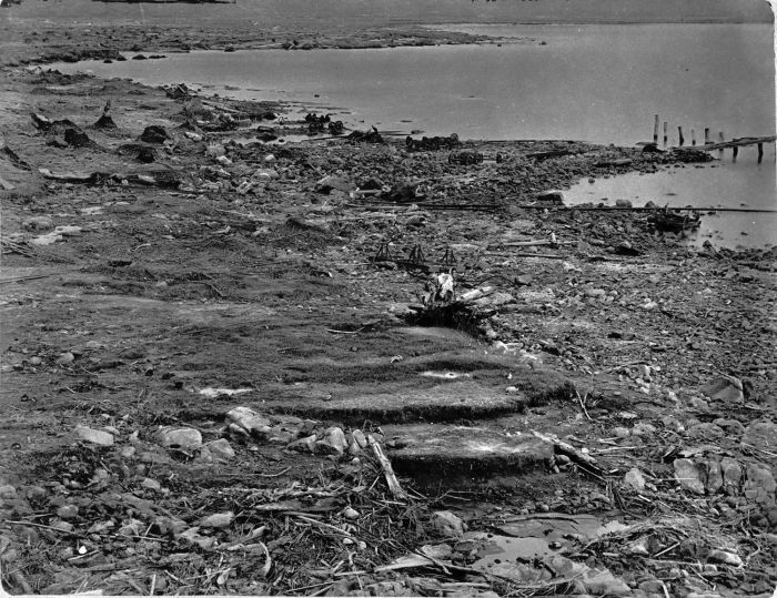 Sebuah kawasan di Merak pasca sapuan tsunami Krakatau 1883 | COLLECTIE TROPENMUSEUM (CC 3.0)