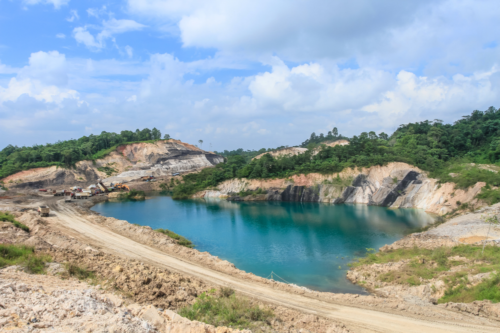 kolam bekas tambang batu bara
