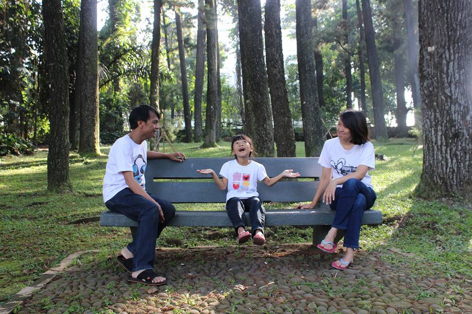 Milka Santoso dan keluarga