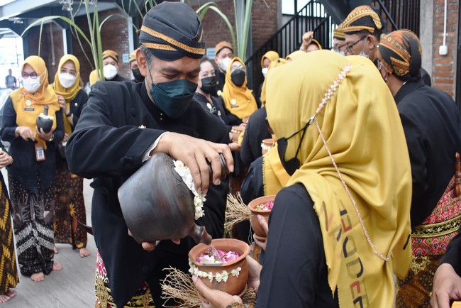 Slup-slupan yang diterapkan pada tempat kerja