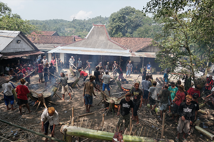 tradisi memasak bersama saat perlon unggahan
