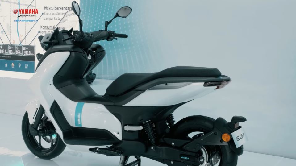 Yamaha E01