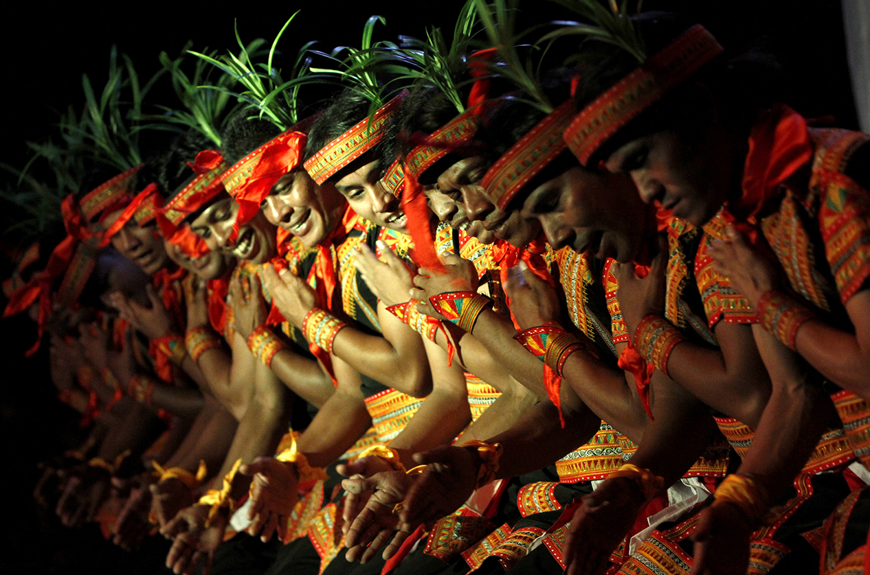 Tari saman oleh pria gayo
