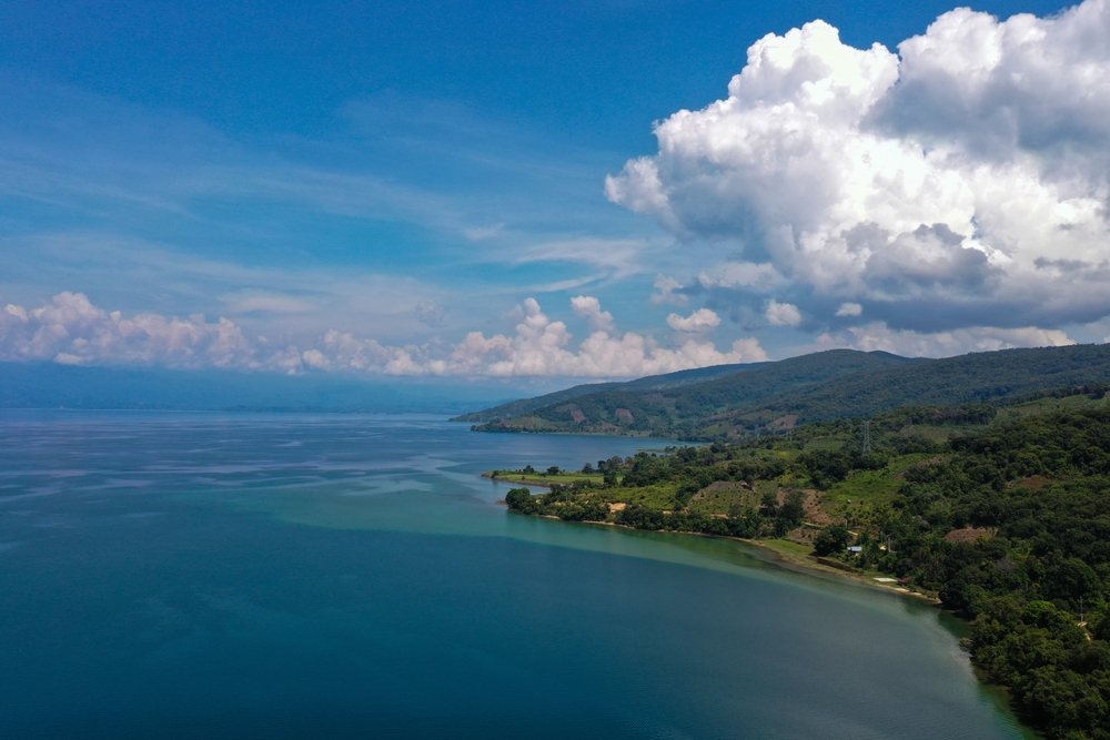 Danau Poso | @Raynton Rare'a Shutterstock