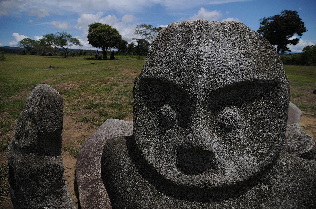  Situs Megalitik Pokekea | Wikimedia Commons 