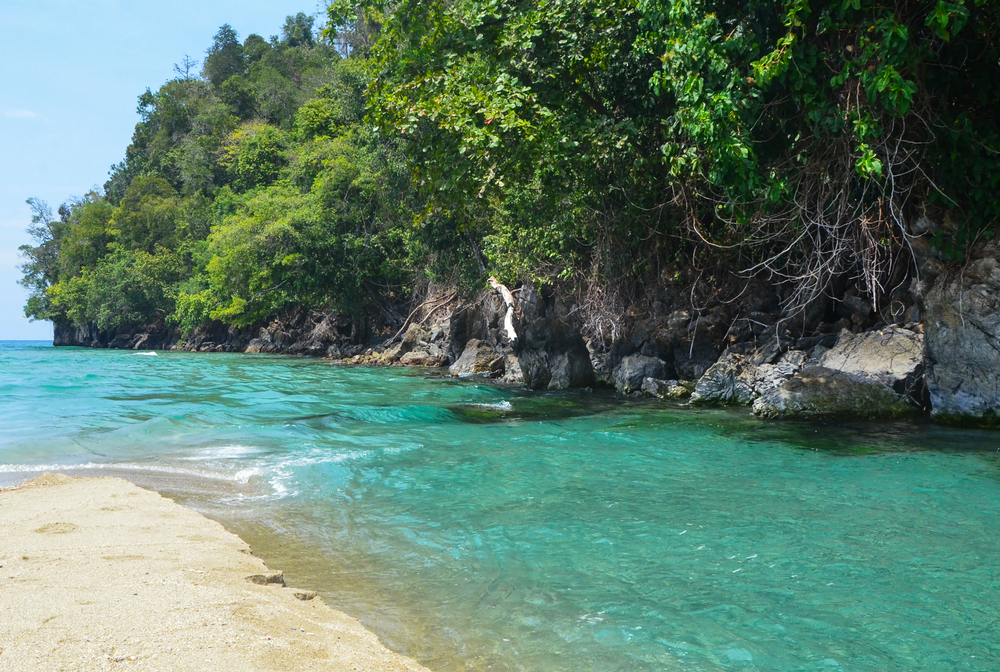 Sungai Tamborasi | @Kayyis Ibadurrohman Shutterstock