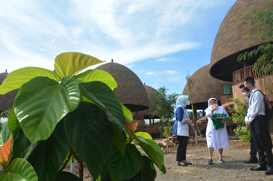 Fasilitas laboratorium belajar berbentuk rumah honai