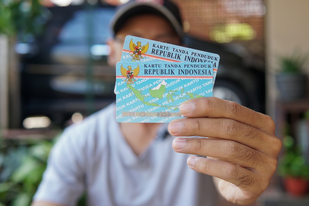 Tanda kependudukan Indonesia | egaranugrah/Shutterstock