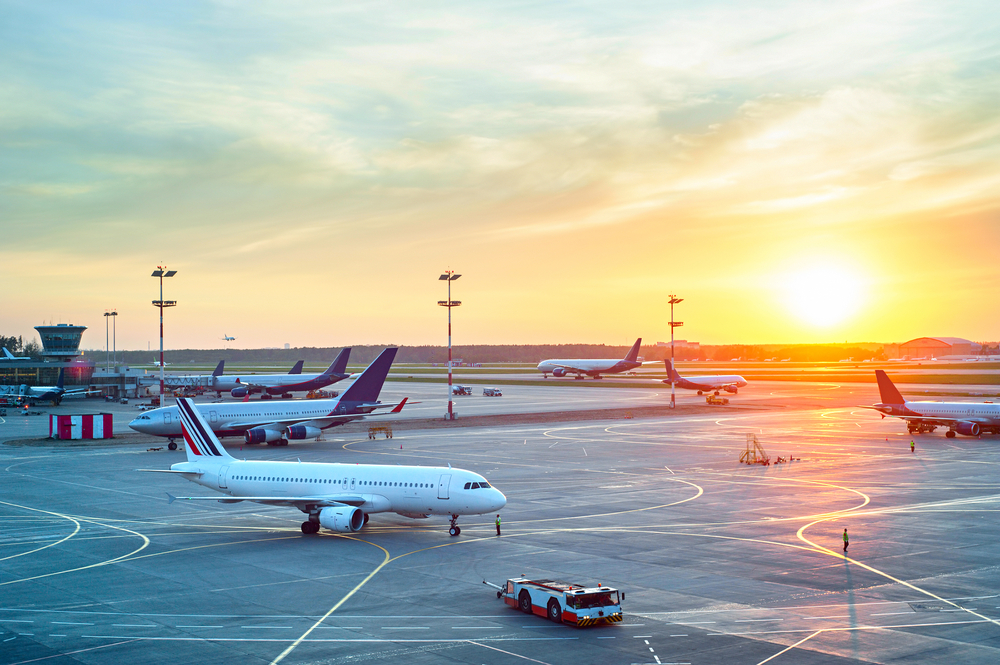 Ilustrasi bandara | @joyfull Shutterstock