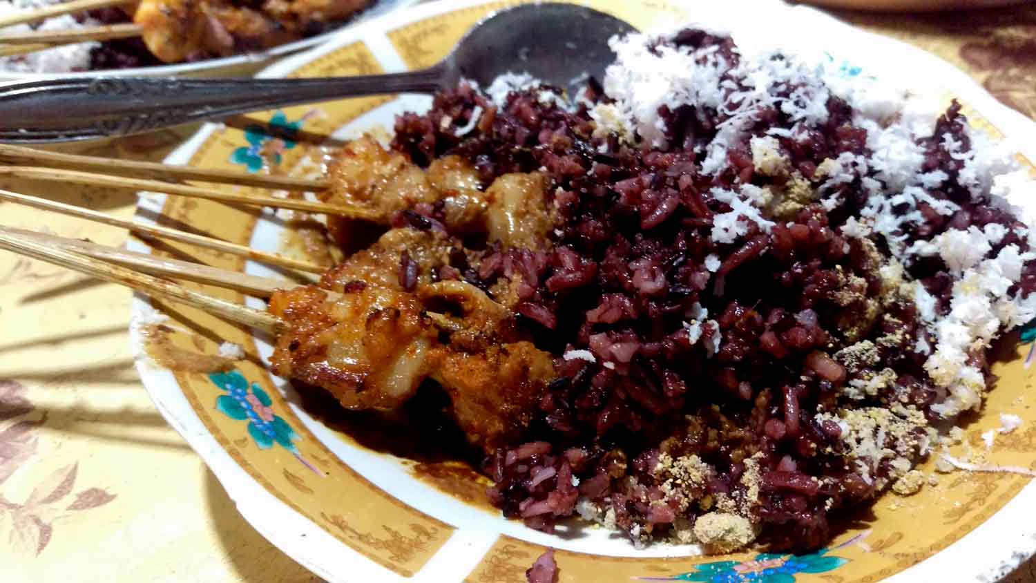 Sate Karak, makanan legend dari Surabaya yang mulai sulit ditemui.