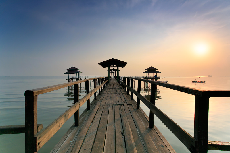 Dermaga Kapal Di Pantai Kenjeran Kota Surabaya
