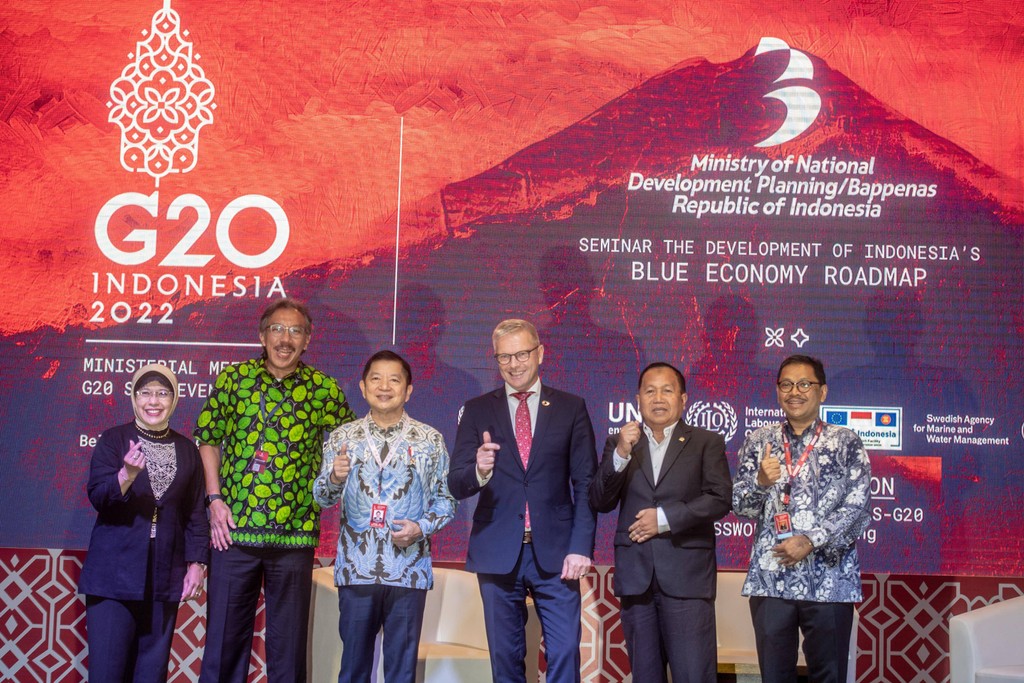 Menteri Perencanaan Pembangunan Nasional Suharso Monoarfa dan Menteri Pembangunan dan Kerja Sama Denmark Flemming Moller Mortensen, dalam acara The Development of Indonesia's Blue Economy Roadmap | Muhammad Adimaja/Antara Foto