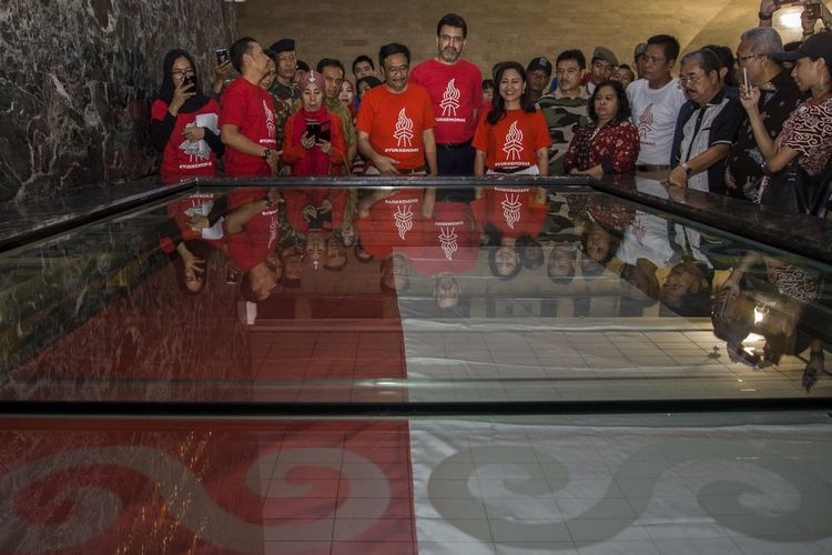 Sang Saka Merah Putih yang disimpan di Monumen Nasional