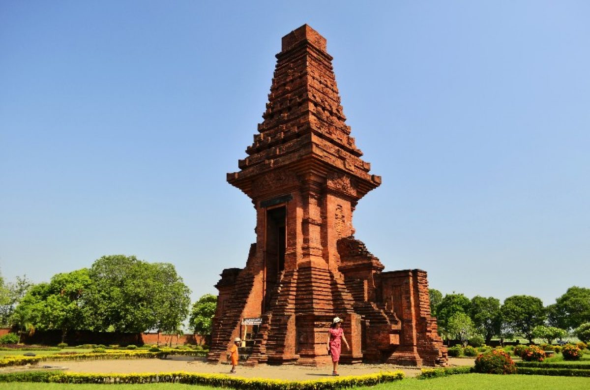 Kerajaan Majapahit salah satu kerajaan di Indonesia yang menggunakan warna merah putih sebagai benderannya