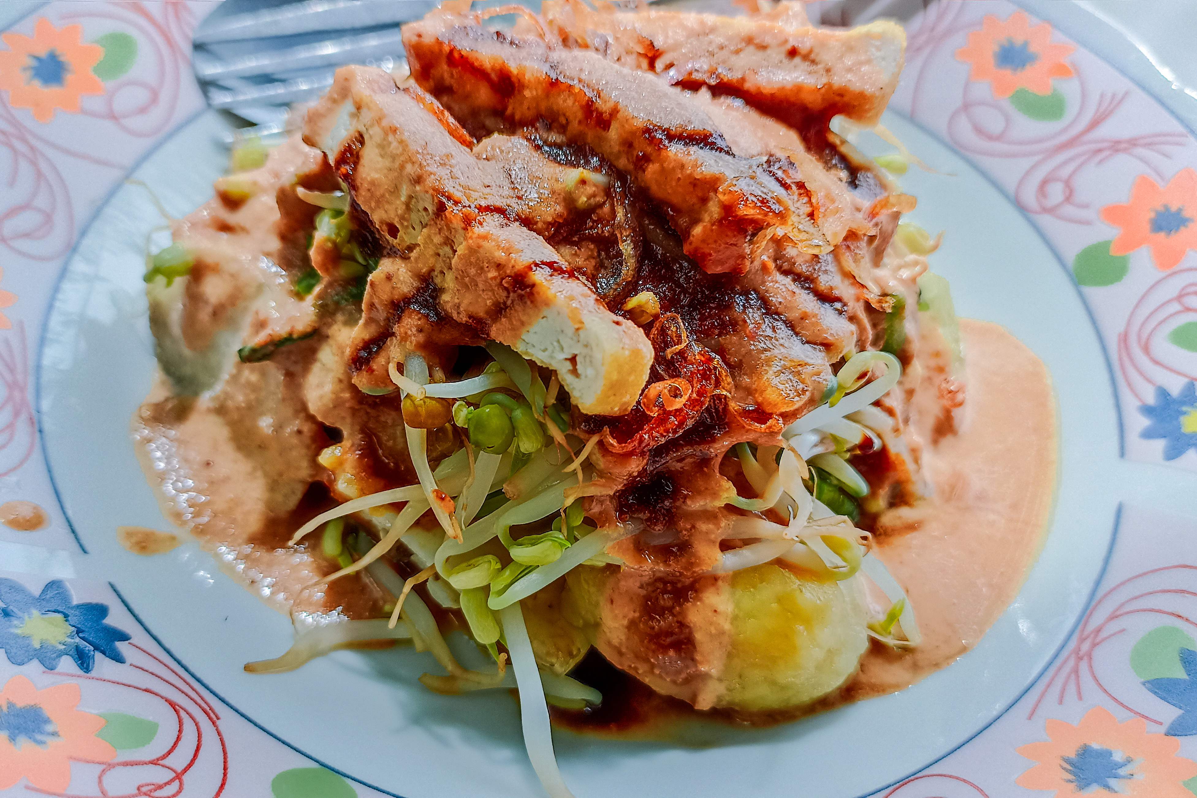 Pecel lontong/Kemenparekraf