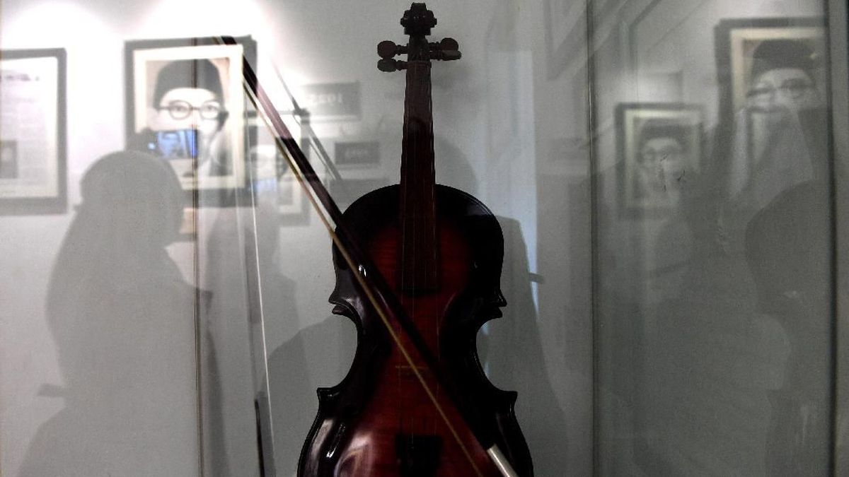 Biola W.R. Soepratman yang digunakannya saat menciptakan Lagu Indonesia Raya masih tersimpan rapi di Museum Sumpah Pemuda