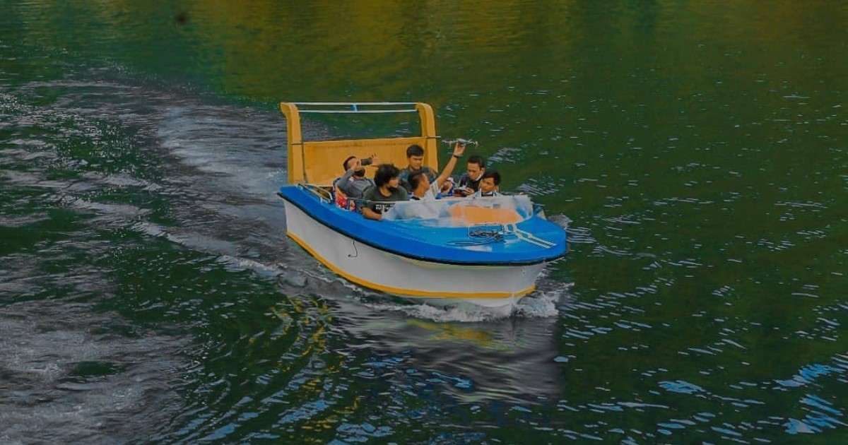 Berkeliling dengan speedboat (@Kemenpar)