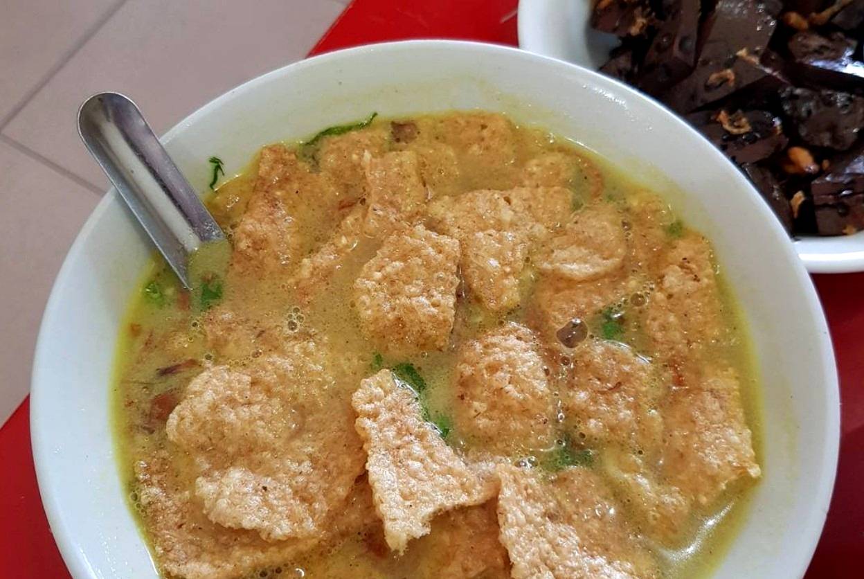 Soto Ayam Esto, Soto ayam unik dengan karak dan kuah karinya yang menjadi makanan legend khas Salatiga yang cocok untuk kamu coba