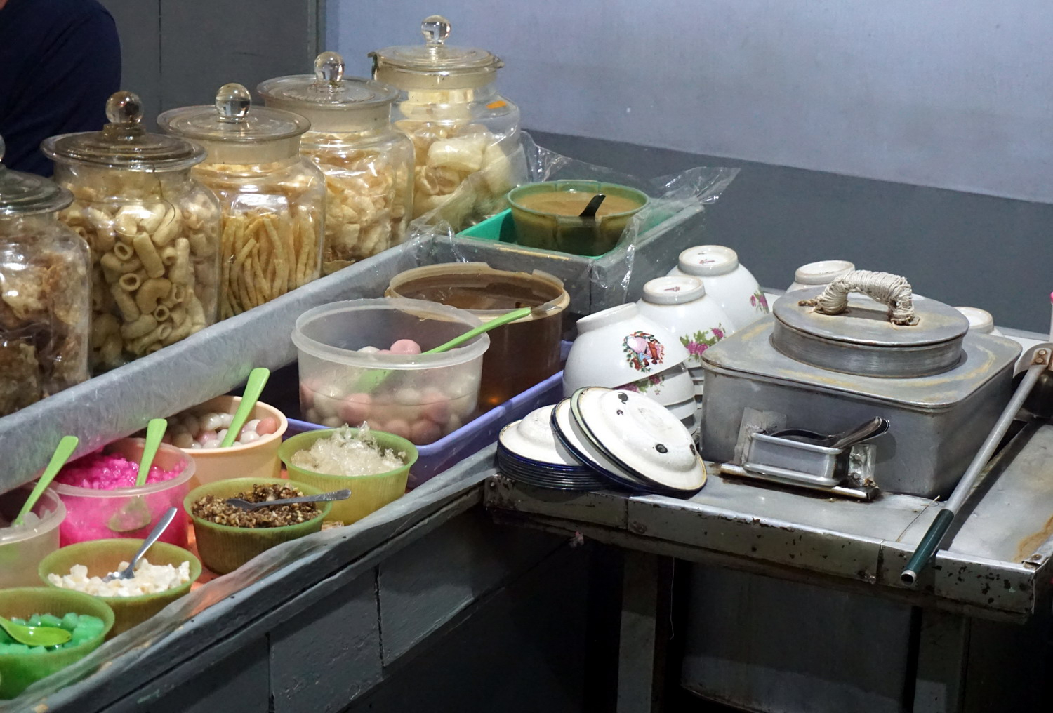 Wedang Ronde dan Sekoteng Jago yang menjadi makanan legend malam khas Salatiga yang cocok untuk kamu coba 