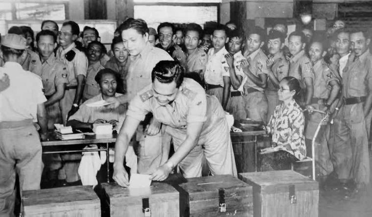 Pemilu 1955 pemilihan umum pertama di Indonesia untuk memilih DPR dan Konstituen