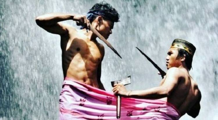 Tarung sarung adalah bentuk pembelaan harga diri (foto: lmpprogress.com)