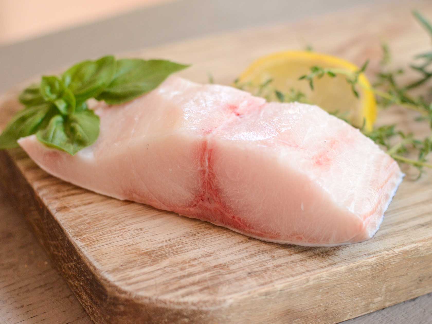Daging Ikan Cobia asli Indonesia berupa Sashimi yang bergizi tinggi dan berdaging putih