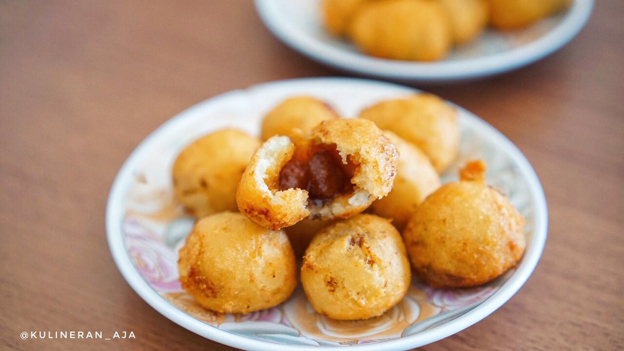 Kue misro menjadi kue manis atau jajanan manis tradisional khas Jawa barat Indonesia berbahan baku singkong dan gula merah yang perlu di coba serta dapat ditemui sebagai Jajanan Pasar