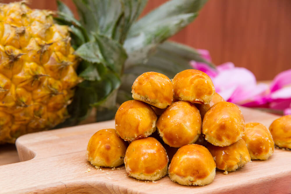 Kue Nastar menjadi kue manis atau jajanan manis tradisional khas Indonesia berbahan baku tepung dan nanas yang perlu di coba serta dapat ditemui sebagai Jajanan Pasar 