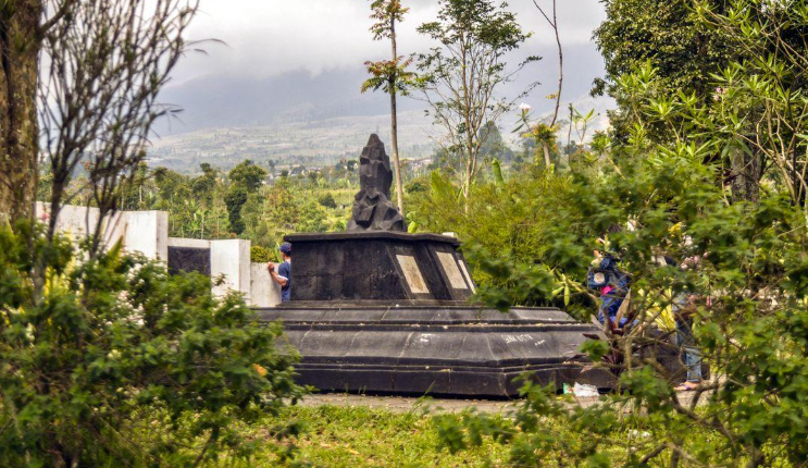 monume meteorit