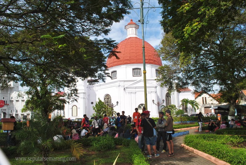 Taman Srigunting di Bangunan Gereja Blenduk Kota Lama Semarang menjadi ikon destinasi wisata Kota Semarang yang mudah diakses menggunakan kendaraan umum dan pribadi Good News From Indonesia Taman Srigunting di Bangunan Gereja Blenduk Kota Lama Semarang menjadi ikon destinasi wisata Kota Semarang yang mudah diakses menggunakan kendaraan umum dan pribadi