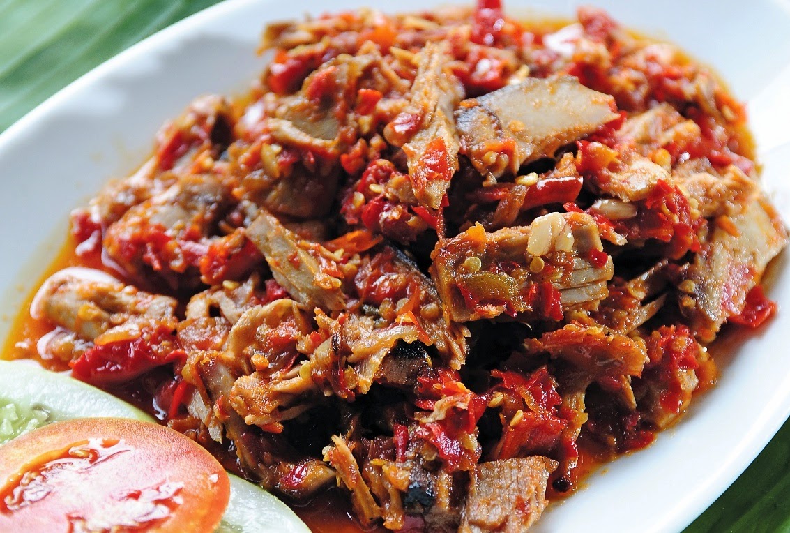 Ikan Cakalang Fufu Sulawesi yang dimasak rica rica pedas, olahan ikan tradisional khas Indonesia
