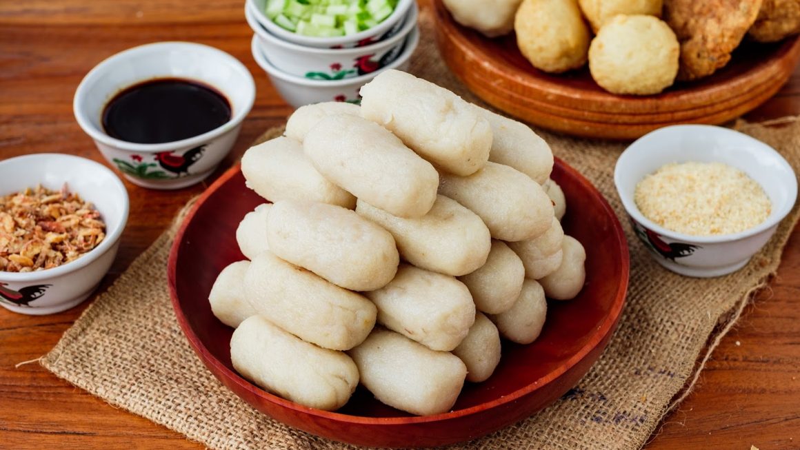 Pempek Ikan Palembang olahan ikan tradisional khas Indonesia