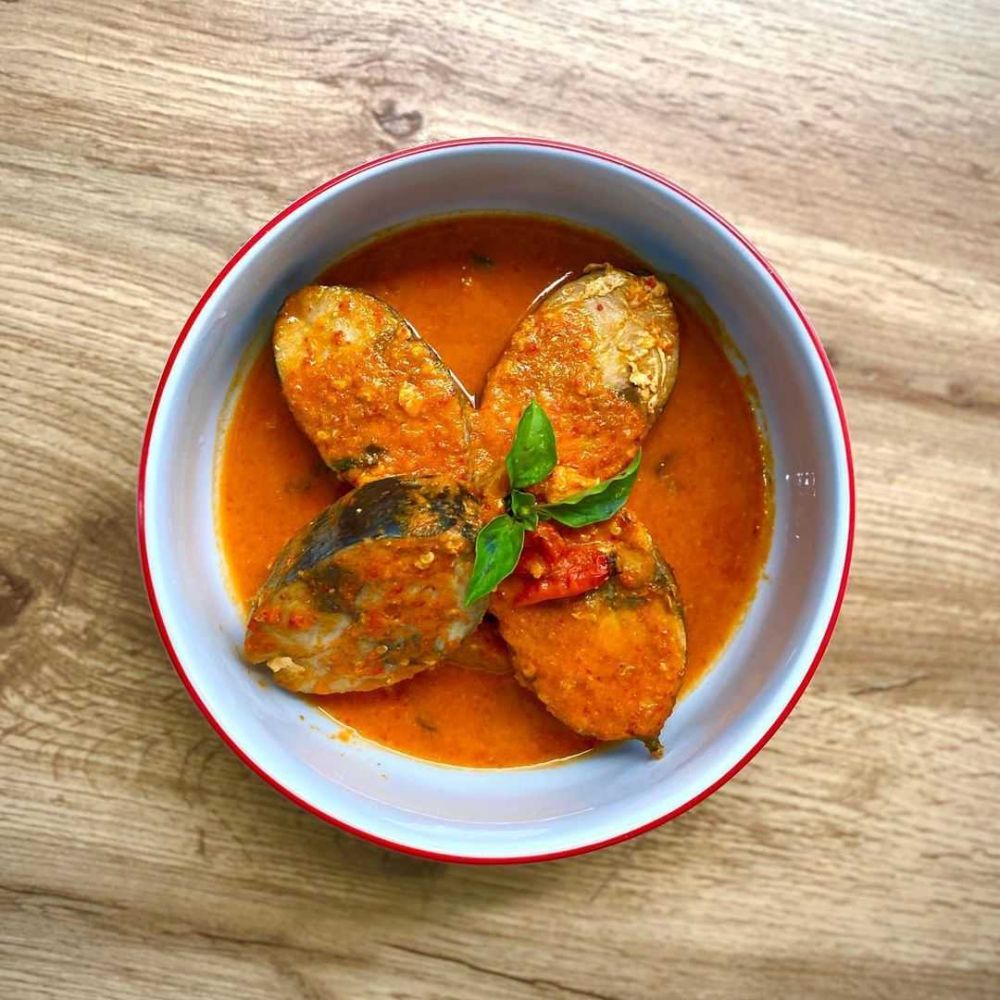 Ikan Asam Padeh Sumatra Barat olahan ikan tradisional khas Indonesia