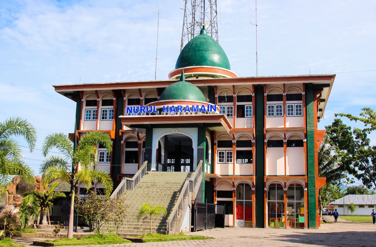 Mesjid Pesantren Nurul Haramain Lombok (foto: nurulharamainnw.com)