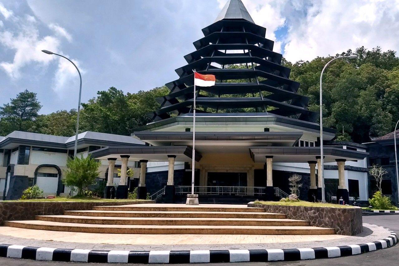 Museum Geopark di kawasan Danau Batur Bali di kaki Gunung Batur, danau alam indah di Pulau Bali