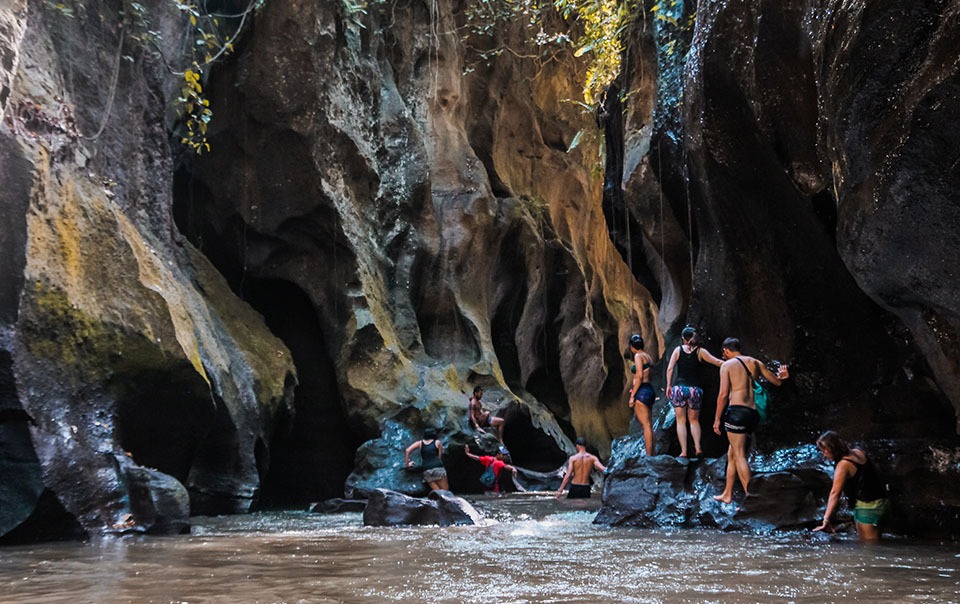 Rute dan lokasi Ngarai Beji Guwang Bali yang menjadi salah satu destinasi wisata alam yang menantang