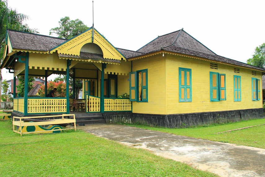 Keraton Ismahayana Landak | indonesiakaya.com